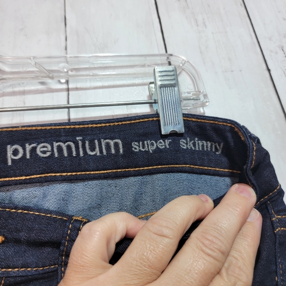 Gap Women's Dark Wash Premium Super Skinny Jeans Size 10/30 Cotton Stretch Blend - Picture 6 of 7